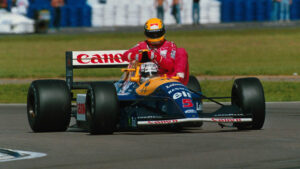 Ayrton Senna getting a lift of Nigel Mansell on his Williams FW14B Renault (1992)