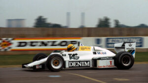 Ayrton Senna probando el 1983 Williams FW08
