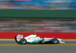 Mercedes W02 F1 Car: Upshifting fast and passing by with full acceleration