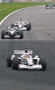 Villeneuve: Mercedes avrebbe dovuto mantenere Schumi, non Rosberg