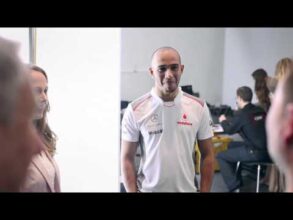 สมาชิกทีม McLaren ที่ถ่ายภาพ 2012 Vodafone McLaren Mercedes Collection