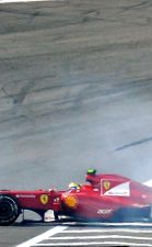 Mobil F1 Burnout dengan mesin V10
