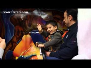 Ferraris Weihnachten ist voller lächelnder Kinder