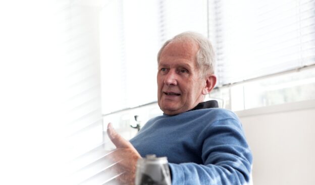 Helmut Marko talks about difference F1 drivers Webber & Vettel 1 Helmut Marko