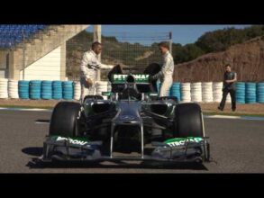 2013 F1 งานเปิดตัวรถยนต์ Mercedes W04