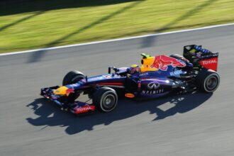 Red Bull RB9由Mark Webber测试