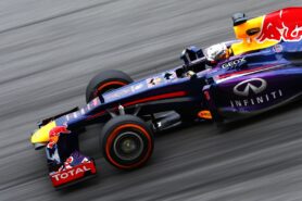 Sebastian Vettel ajoi Red Bull RB9 Sepang-piirissä