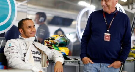 Watson: Mercedes F1 should ban Hamilton's dog
