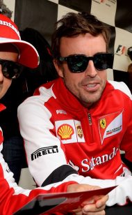 Besuch bei Ferrari World von Alonso & Massa