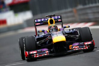 Себастьян Феттель і його Red Bull RB9