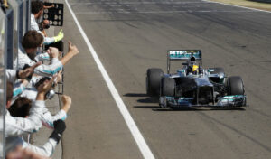 Lewis Hamilton voitti ensimmäisen Mercedes-auton