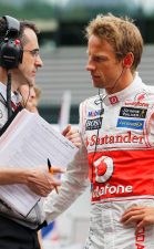 ปุ่มสาบานเพื่อผลักดันสัญญาใหม่ของ McLaren