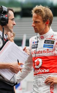 Button mengakhiri triatlon dengan cedera kaki