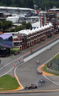 Promotora de spa emocionada com F1 venda de ingressos