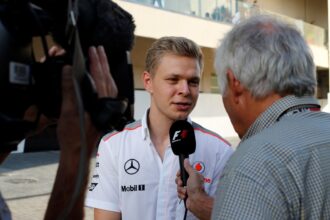 Kevin Magnussen fala com a mídia