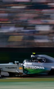 Босс: Mercedes не переключается на случайность для Williams