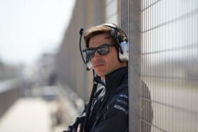 Wolff looking for new Mercedes team boss