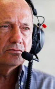 McLaren adiar decisão por até uma semana