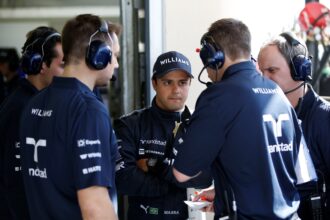 Ex-F1 drivers say Massa wrong to ignore team order