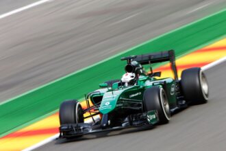 Звук двигуна Renault Caterham із CT01 F1 автомобіль