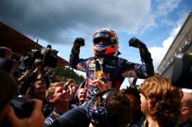 Daniel Ricciardo wins