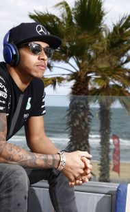 Hamilton must be 'driver' not 'rapper' for 2016 title