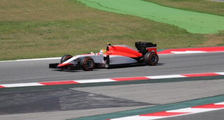 Johansson urges Manor to follow Haas approach