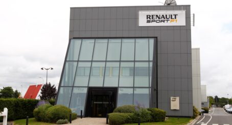 Renault RS16 F1 car launch pictures