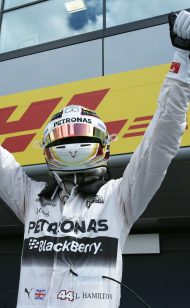 Alesi: Hamilton ma „ręce na tytule 2015”