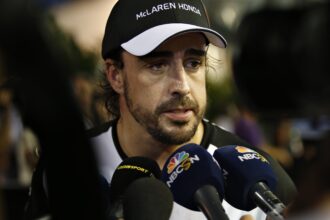 Alonso sigue esperando la luz verde.