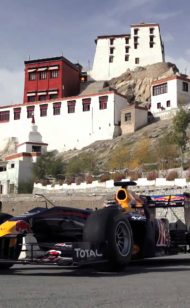 以 F1 迈向新高度 - F1 在 18,000 英尺的高空展示汽车!