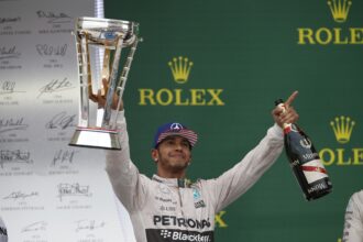 Lewis Hamilton with the 2015 US F1 GP trophy