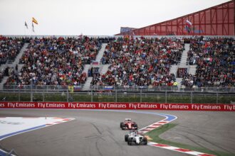 Valtteri Bottas, Williams FW37 Mercedes, leads Kimi Raikkonen, Ferrari SF-15T