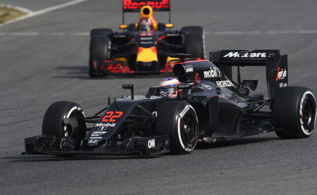 De la Rosa: McLaren-Honda will not win in 2016 1 Jenson Button driving the McLaren MP4-31