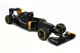 Renault RS16 front-left