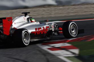 Esteban Gutierrez prowadzący Haas VF-16