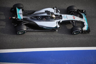 Льюис Хэмилтон за рулем Mercedes W07