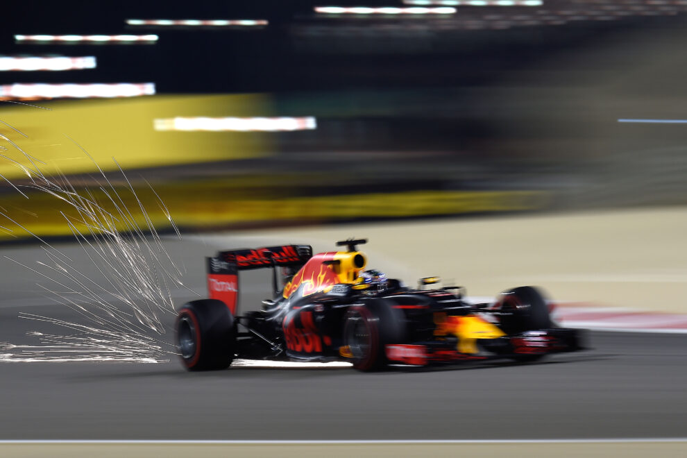 Red Bull waiting to decide future with Renault