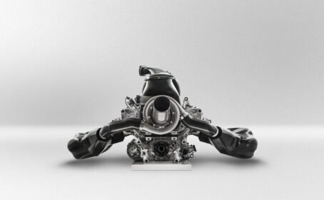 Renault RS16 F1 car launch pictures