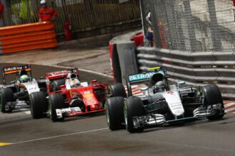 Nico Rosberg, Mercedes W07 gegen Sebastian Vettel, Ferrari SF16-H