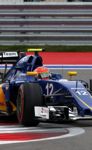 Sauber's Nasr raakt de bodem van de rots in Bakoe
