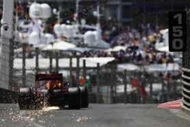 Daniel Ricciardo ajoi Red Bull RB12 Monacossa