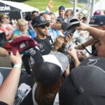 Lewis Hamilton im Interview mit Journalist bei Austrian GP 2016