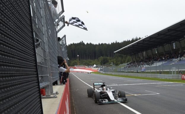 HiRes wallpapers pictures 2016 Austrian F1 GP 1 Lewis Hamilton Mercedes W07 at Redbull Ring Austrian GP 2016