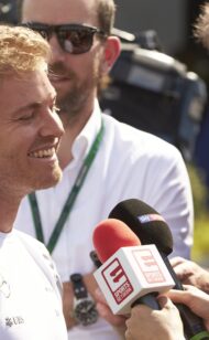 Rosberg พิจารณางานของบัณฑิต
