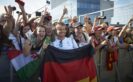 2016 Hungarian Grand Prix, Nico Rosberg with fans.