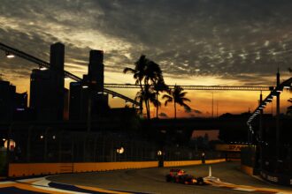 Max Verstappen auf der Strecke beim Training für den F1 GP von Singapur auf dem Marina Bay Street Circuit 2016