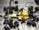 Jolyon Palmer (GBR) Renault Sport F1 Team RS16 makes a pit stop. United States Grand Prix 2016