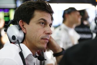 Wolff ridiculariza rumores da Ferrari