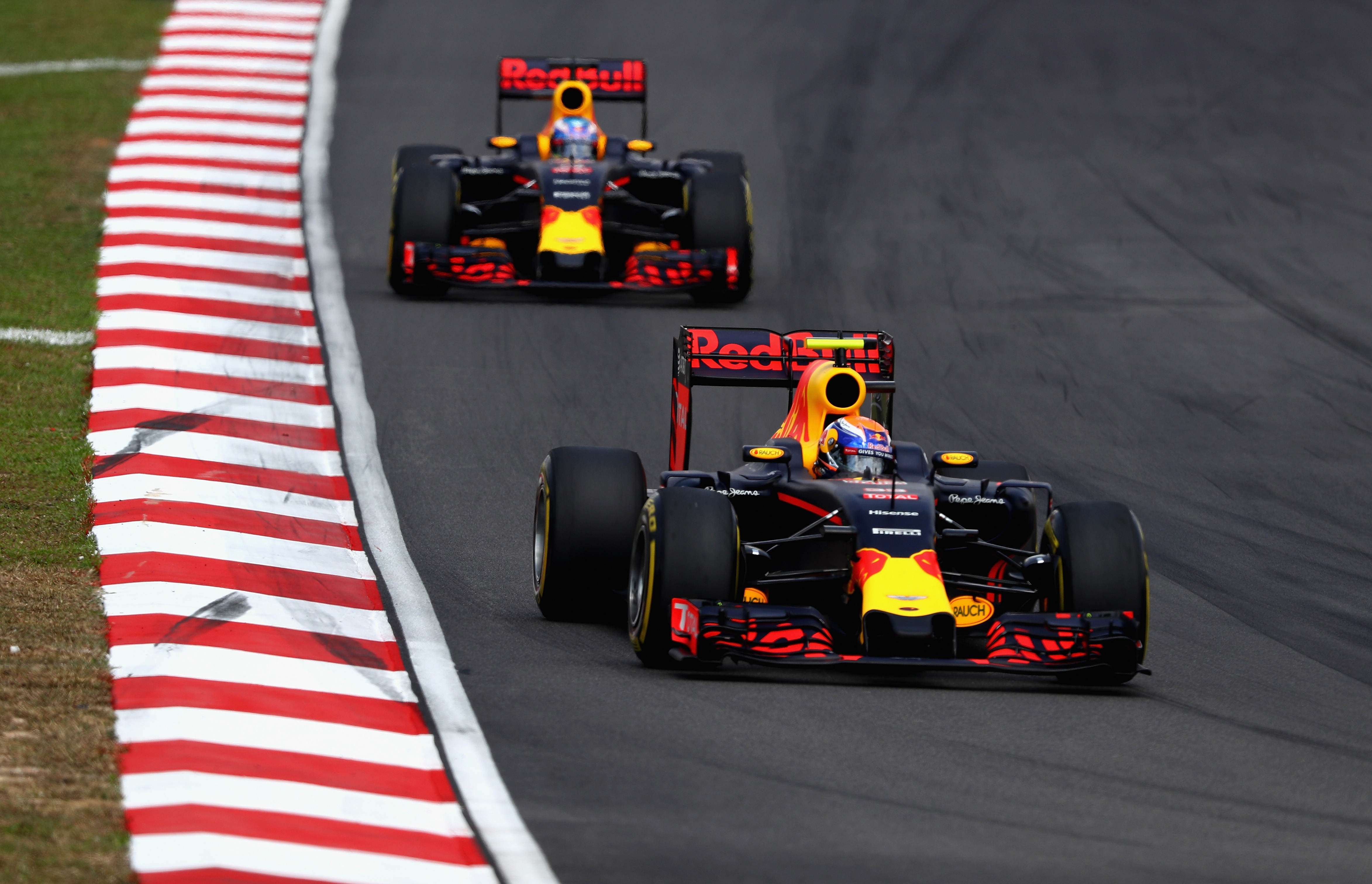 Red Bull: F1 Drivers Race preview Dhabi GP 2016